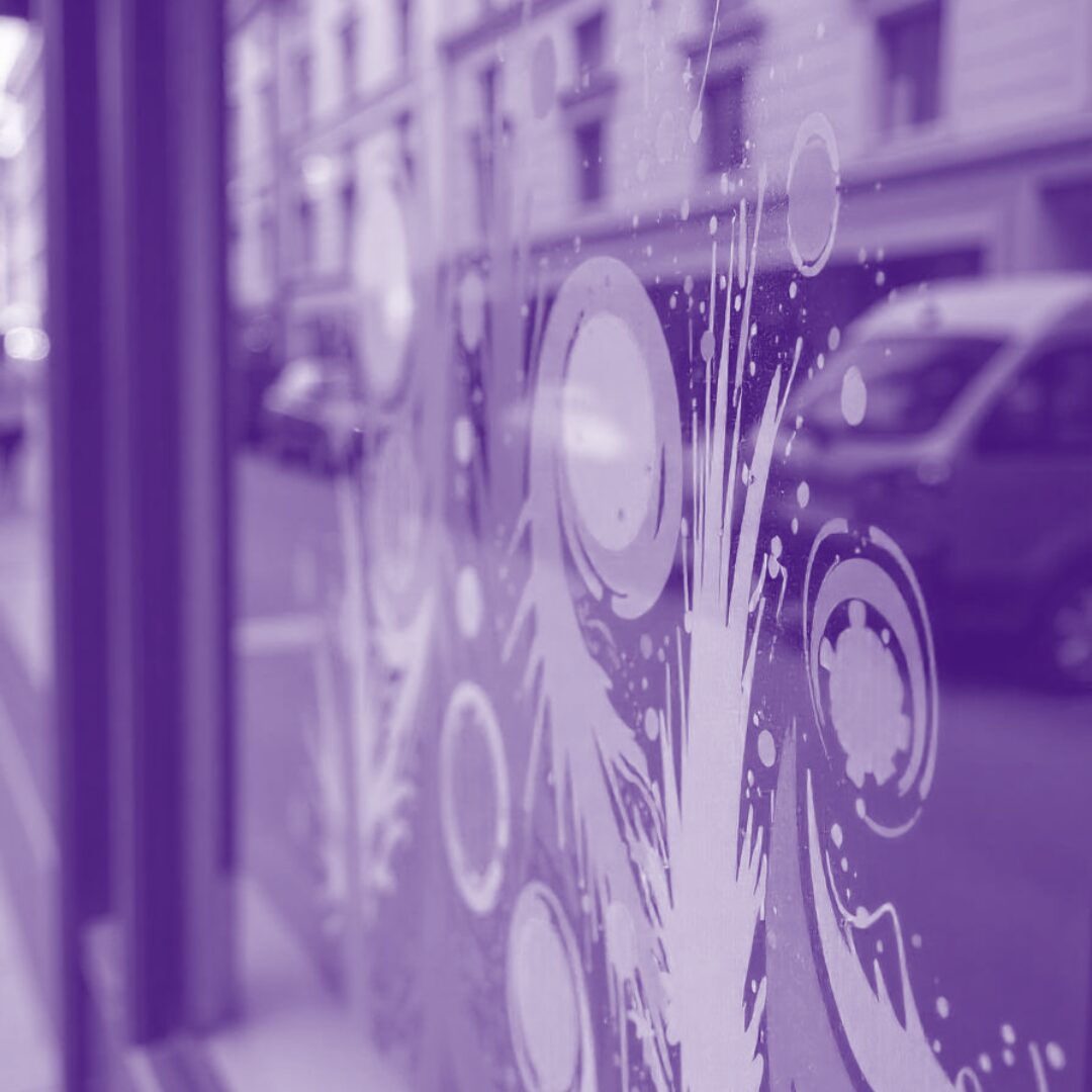 Vynil fólia egyedi nyomtatással - kirakatokra és reklámfelületekre